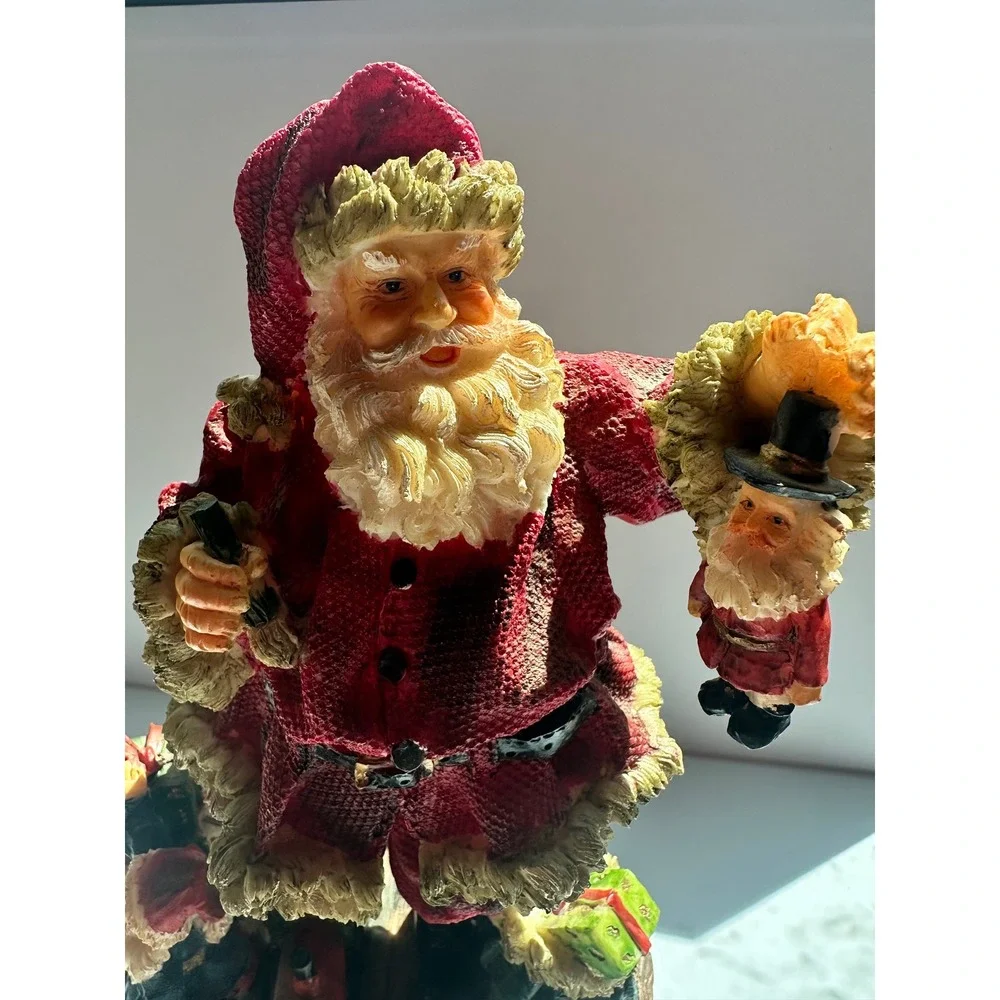 Vintage‎ Style Polyresin Santa Claus Figurine with Toys and Nutcracker 288-0112